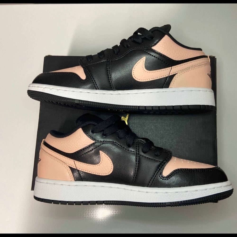 Air Jordan 1 Low ‘Crimson Tint’ - Picture 2 of 9